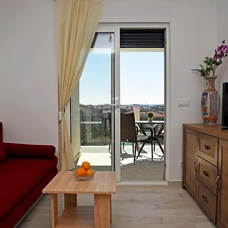 Barbara * 特罗吉尔